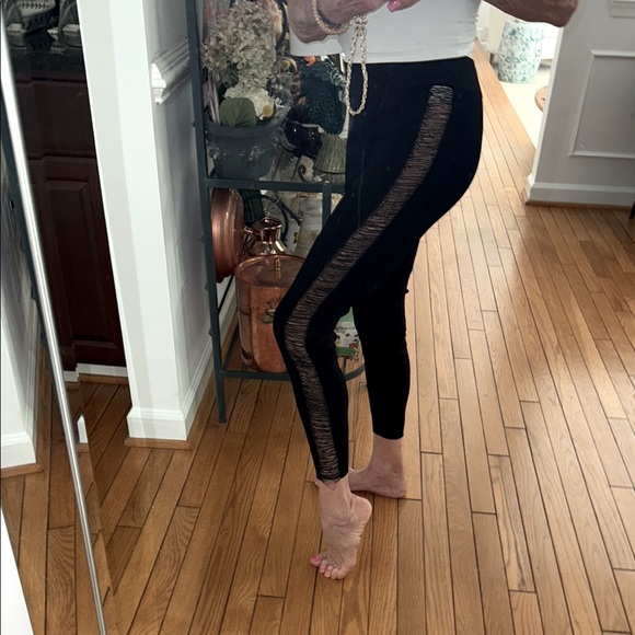 Alice and Olivia black stretch leggings/pants XS or S
Shreared on the side NWT - Picture 1 of 6